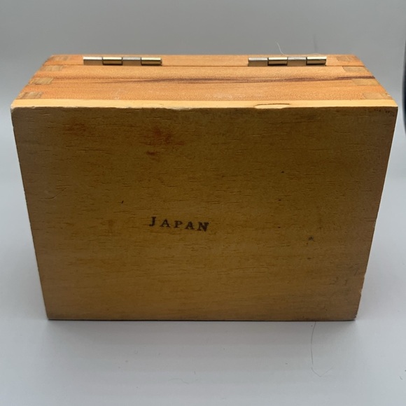 Vintage Wooden box with partly undressed female by Mundberg 1984 - Japan. - Picture 12 of 12